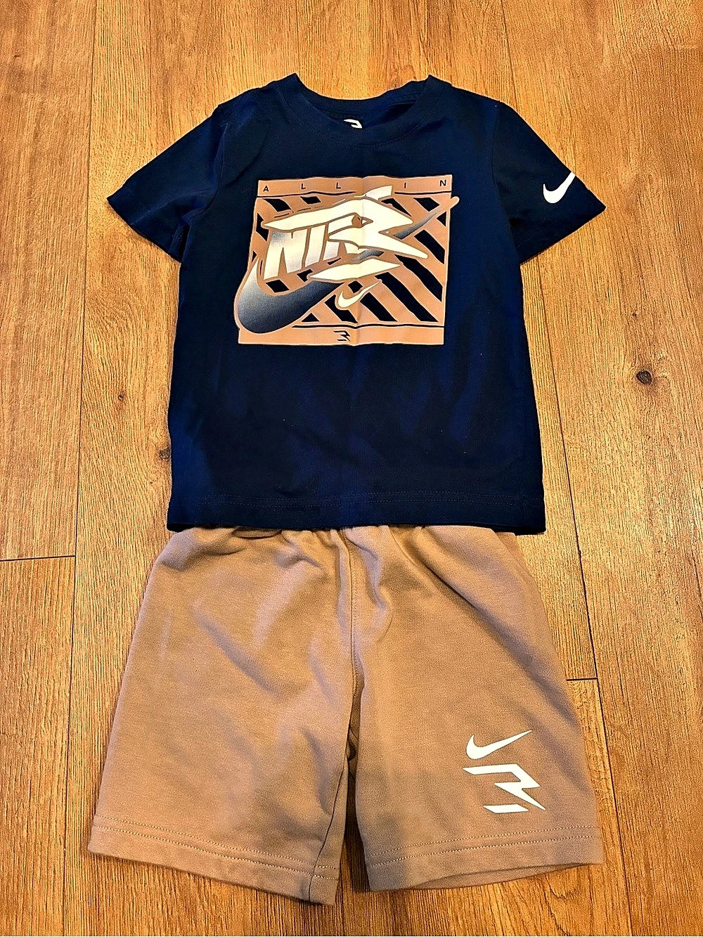 Nike Brand Boys Size 4 Graphic Matching Set